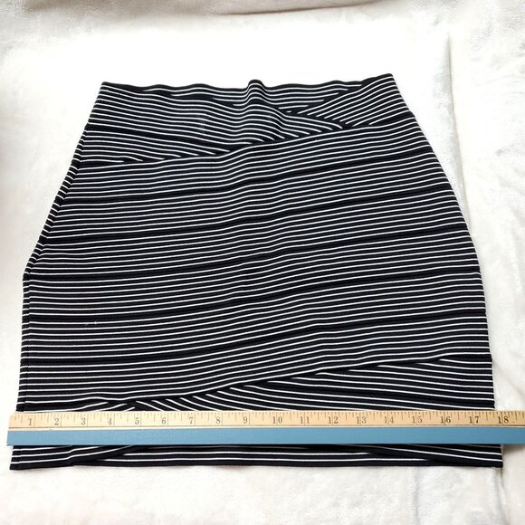 BCBG Max Azria Black & White Striped Bodycon Skirt Size L - Picture 10 of 11